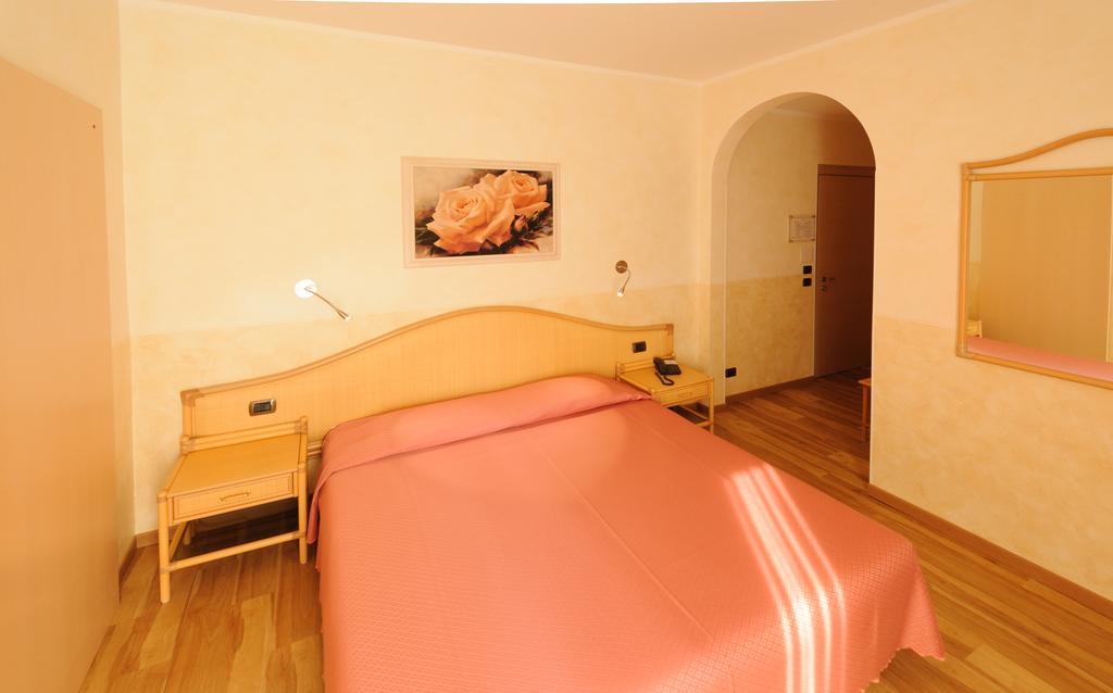 Hotel Garden Zorzi San Felice del Benaco Værelse billede